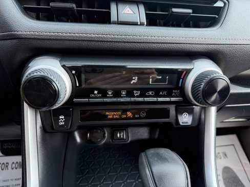 Used 2019 Toyota RAV4 LE image 20