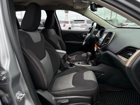Used 2016 Jeep Cherokee Sport w/ Cold Weather Group image 16