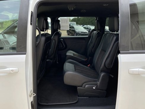 Used 2019 Dodge Grand Caravan SXT w/ Blacktop Package image 20