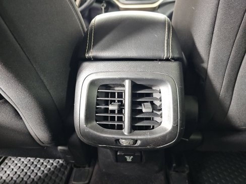 Used 2017 Jeep Cherokee Latitude w/ Cold Weather Group image 24