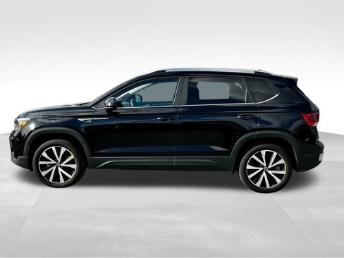 Used 2024 Volkswagen Taos SE image 3