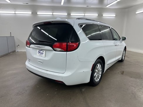 Used 2020 Chrysler Pacifica Touring-L image 12