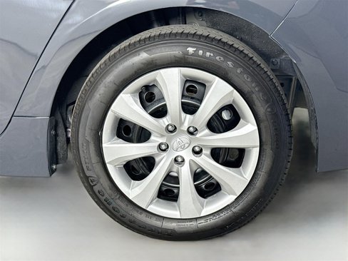 Used 2025 Toyota Corolla LE image 29