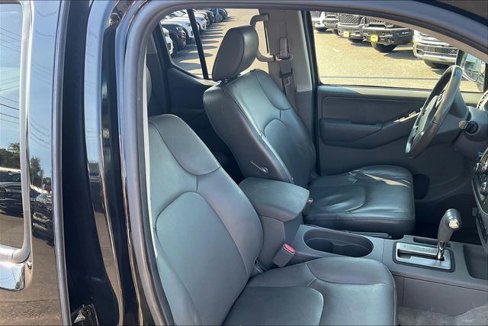 Used 2013 Nissan Frontier SL w/ Moonroof Pkg image 6