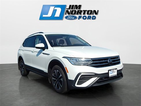 Used 2022 Volkswagen Tiguan S image 1