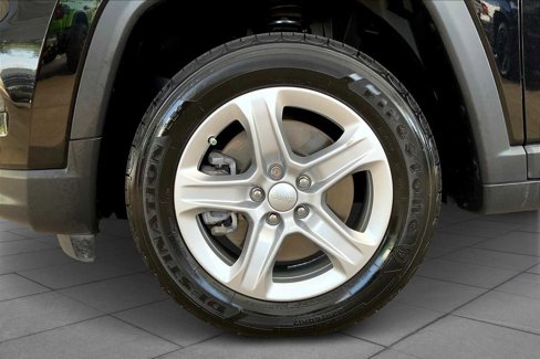 Certified 2023 Jeep Compass Sport image 10