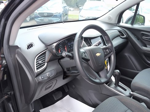 Used 2020 Chevrolet Trax LS w/ Tint and Cruise Package image 12