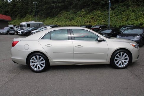 Used 2015 Chevrolet Malibu LT image 2