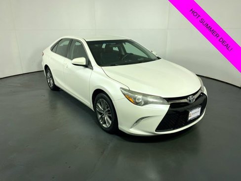 Used 2017 Toyota Camry SE image 3