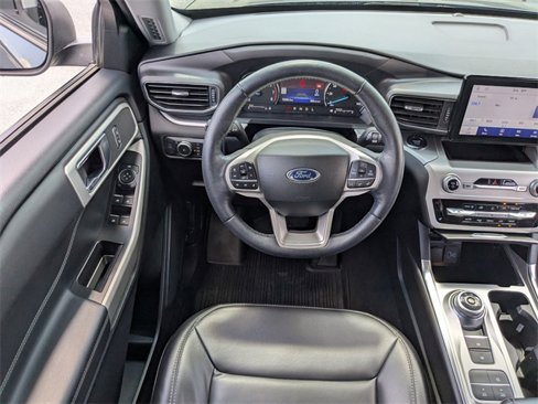 Used 2022 Ford Explorer XLT w/ Equipment Group 202A image 16