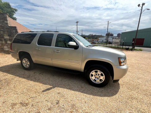Used 2014 Chevrolet Suburban LT image 11