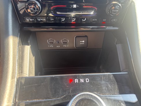 Used 2023 Jeep Grand Cherokee L Laredo image 24