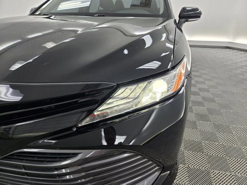 Used 2020 Toyota Camry XLE image 25