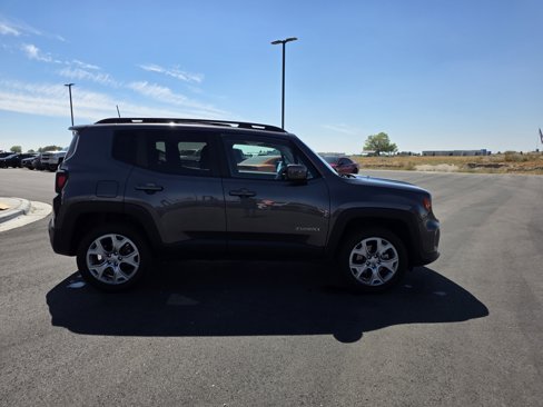 Used 2019 Jeep Renegade Latitude w/ Cold Weather Group image 5
