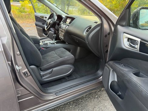 Used 2014 Nissan Pathfinder SV image 15