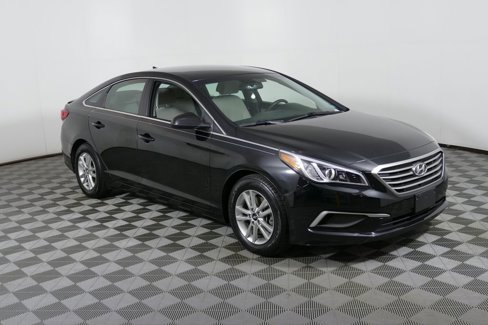 Used 2017 Hyundai Sonata SE image 1