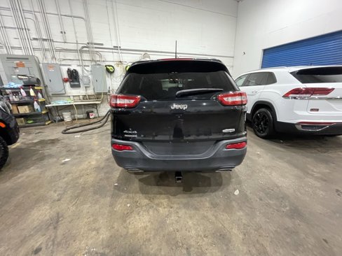 Used 2016 Jeep Cherokee Latitude image 4