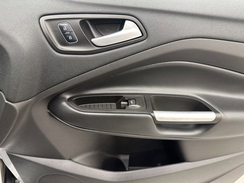 Used 2017 Ford Escape SE image 11
