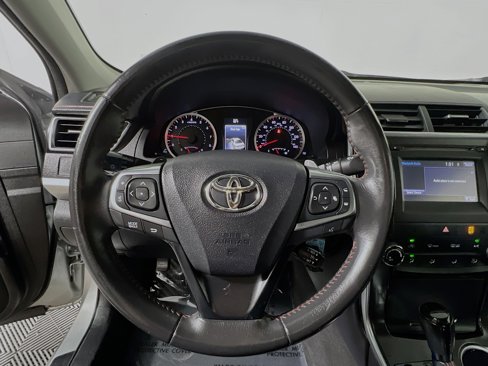 Used 2017 Toyota Camry SE image 18