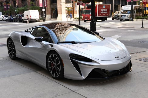 Used 2023 McLaren Artura image 25