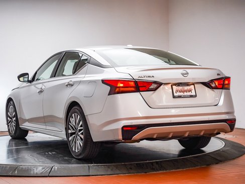 Used 2024 Nissan Altima 2.5 SV image 9