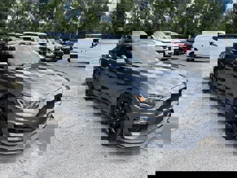 Used 2017 Ford Mustang Coupe image 9
