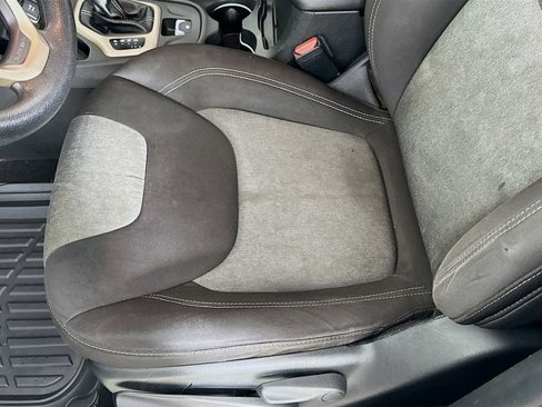 Used 2015 Jeep Cherokee Sport image 21