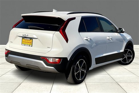 Used 2024 Kia Niro LX image 12
