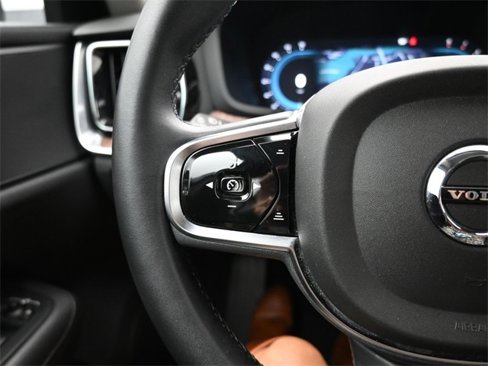 Used 2024 Volvo S60 B5 Plus image 25