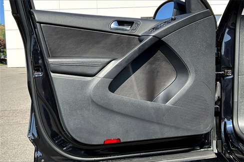 Used 2016 Volkswagen Tiguan SE image 19