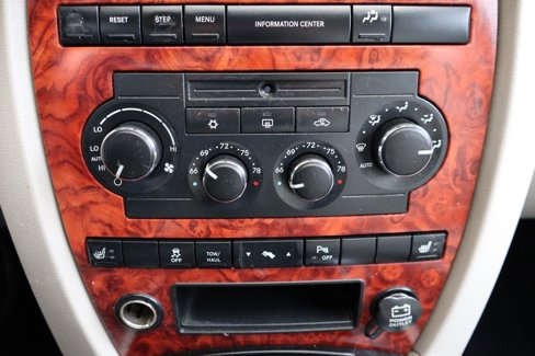 Used 2006 Jeep Commander Limited w/ Trailer Tow Group IV image 38
