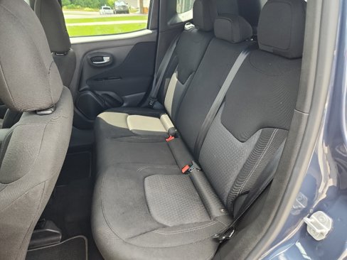 Used 2021 Jeep Renegade Latitude image 11