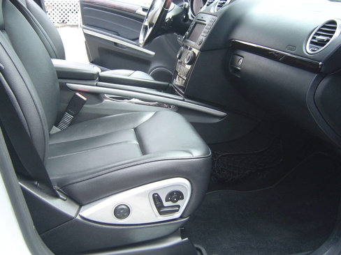 Used 2011 Mercedes-Benz GL 320 BlueTEC 4MATIC image 8