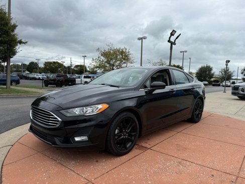 Used 2020 Ford Fusion SE w/ Equipment Group 151A image 3