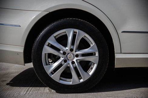 Used 2010 Mercedes-Benz E 350 4MATIC Sedan image 25