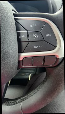 Used 2018 Jeep Renegade Latitude image 28
