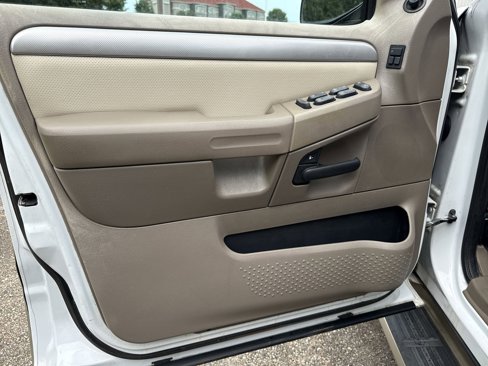 Used 2004 Mercury Mountaineer Convenience image 18