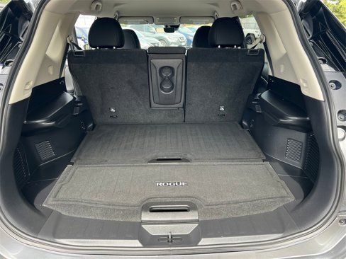 Used 2019 Nissan Rogue SV w/ Premium Package image 15