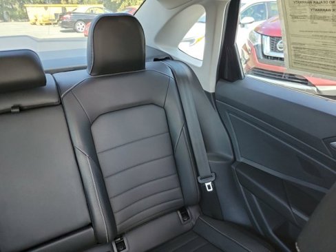 Used 2023 Volkswagen Jetta SE image 6