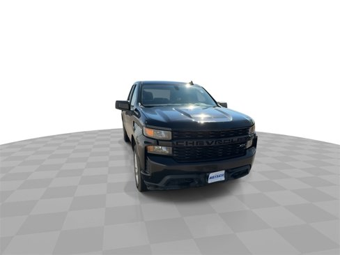 Used 2020 Chevrolet Silverado 1500 Custom w/ Custom Value Package image 3