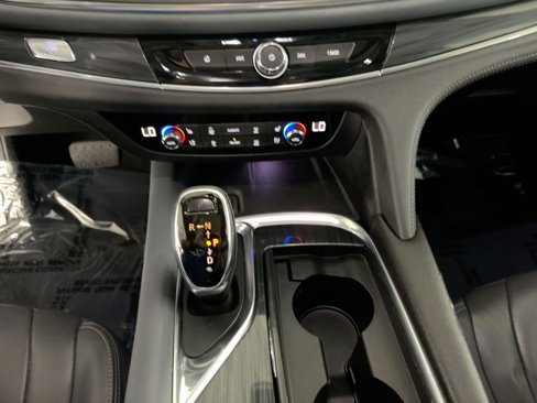 Used 2018 Buick Enclave Premium image 18