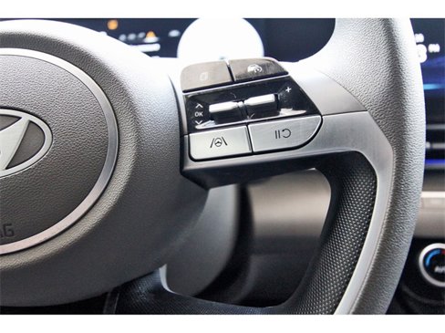 Used 2024 Hyundai Elantra SEL image 21