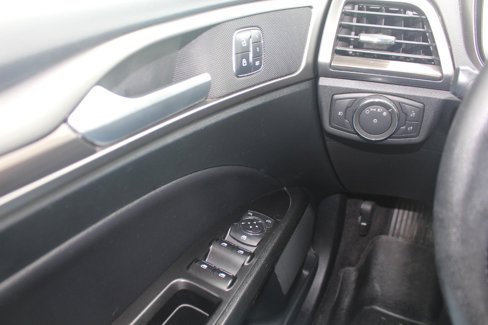 Used 2017 Ford Fusion SE w/ Fusion SE Technology Package image 21