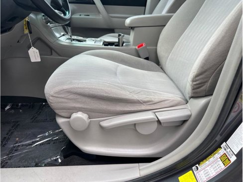 Used 2012 Toyota Highlander 4WD image 6
