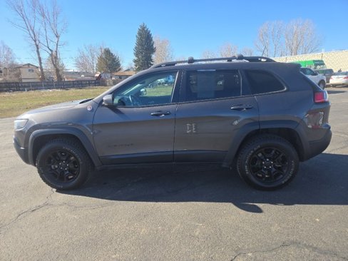 Used 2019 Jeep Cherokee Trailhawk image 8
