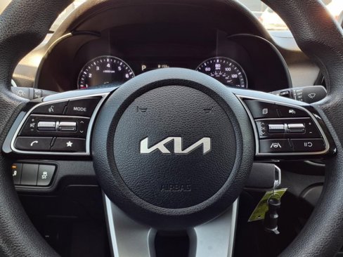 Used 2023 Kia Forte LXS w/ LXS Technology Package image 17