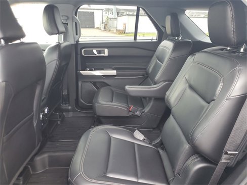 Used 2021 Ford Explorer XLT w/ Equipment Group 202A image 13