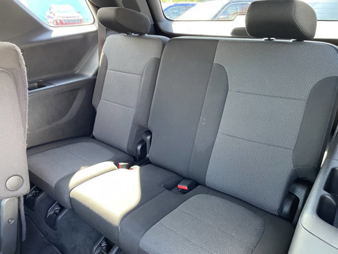 Used 2023 Chevrolet Traverse LT w/ Rear Camera Mirror Package image 5