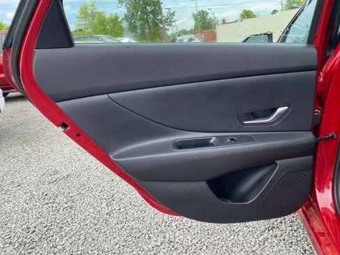 Used 2022 Hyundai Elantra SEL w/ Cargo Package image 16