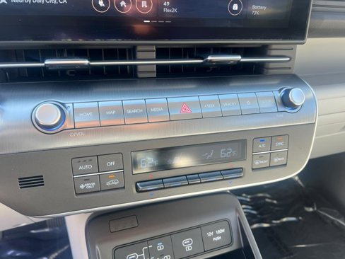 Used 2024 Hyundai Kona SE image 25